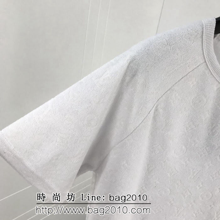 LV路易威登 19ss春夏新款 經典老花logo 暗紋壓花 白色純棉短袖 男女同款 ydi1810